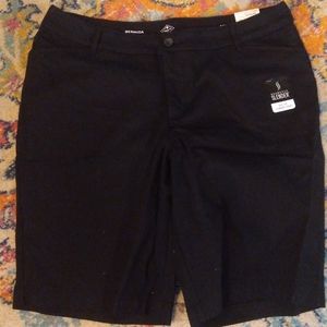 Bermuda shorts size 20, NWT
